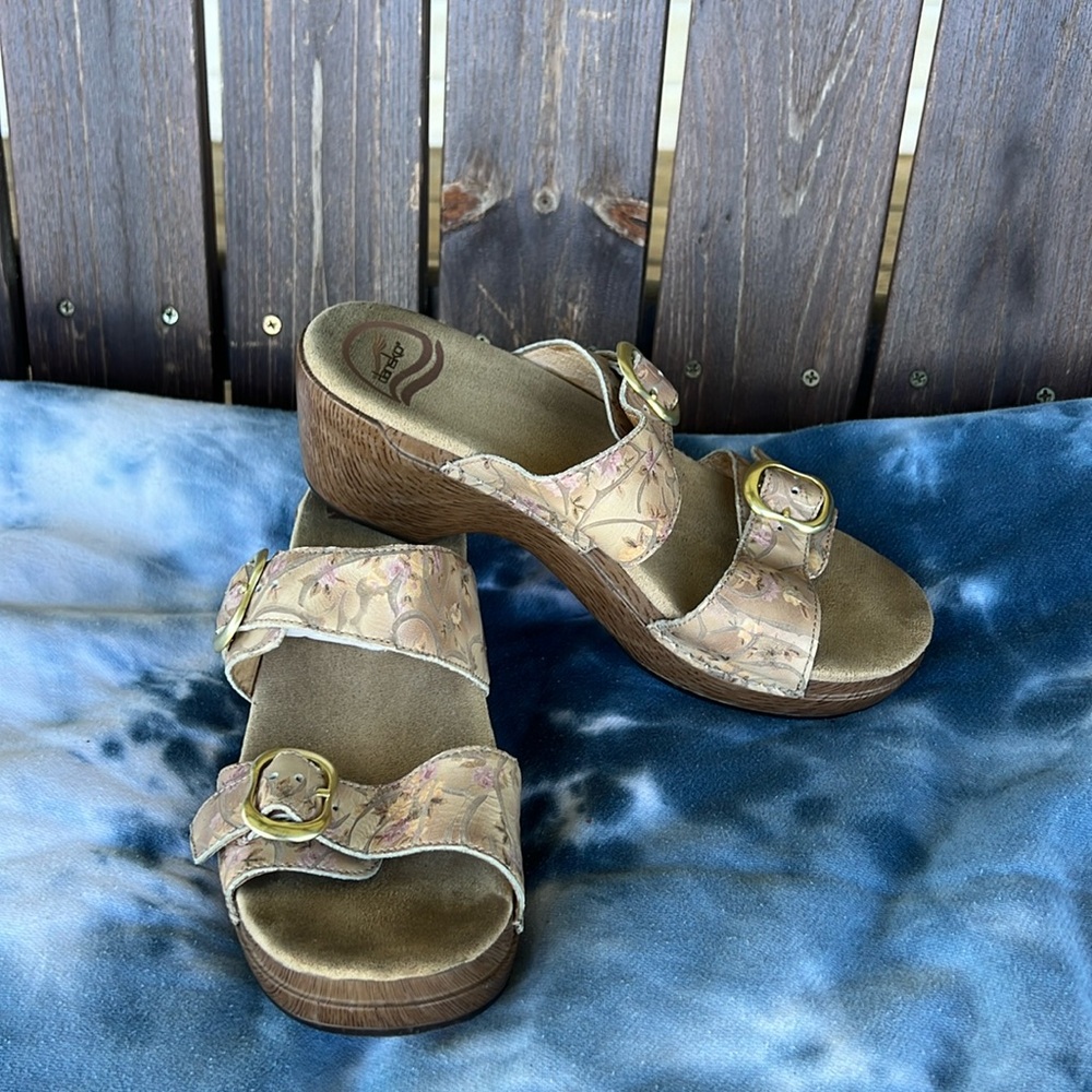 Dansko Sandal Wedge Sz 37 (6.5)